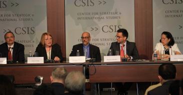 Douglas Farah presenting at a CICS Americas public discussion