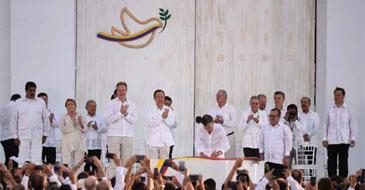 President Santos signs the peace agreement between the Colombian government and the FARC.
