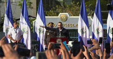 Supporters of Salvadoran President Nayib Bukele gathered outside the legislative palace to protest that the opposition party in the Legislative Assembly refused to discuss a millionaire loan to combat crime.
